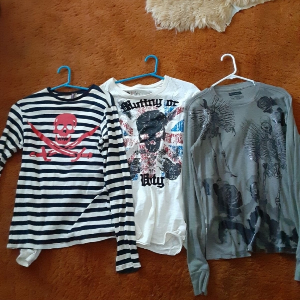 3 long sleeve graphic T-shirts